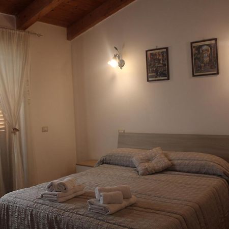 Bed & Breakfast Il Sentiero อาเจโรลา ภายนอก รูปภาพ