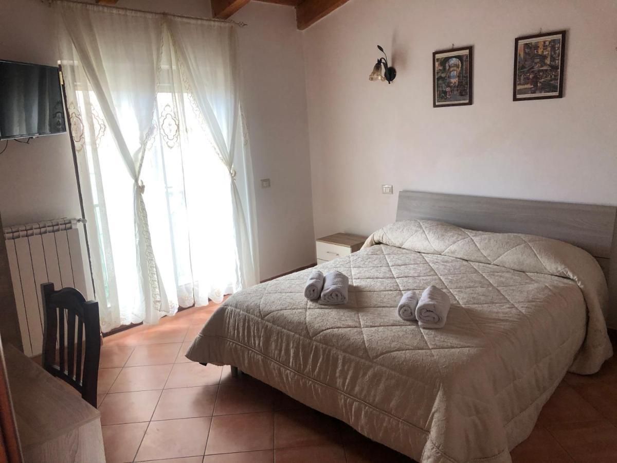 Bed & Breakfast Il Sentiero อาเจโรลา ภายนอก รูปภาพ