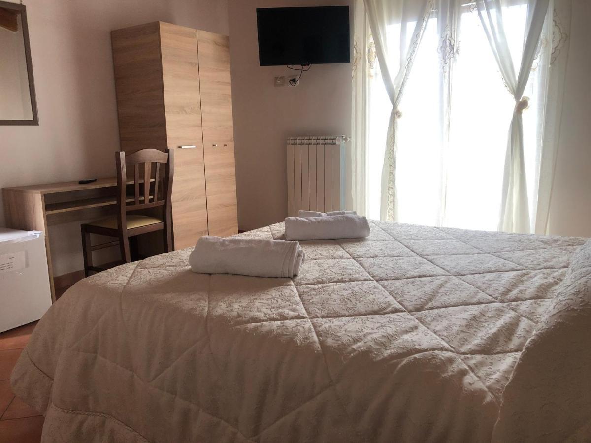 Bed & Breakfast Il Sentiero อาเจโรลา ภายนอก รูปภาพ