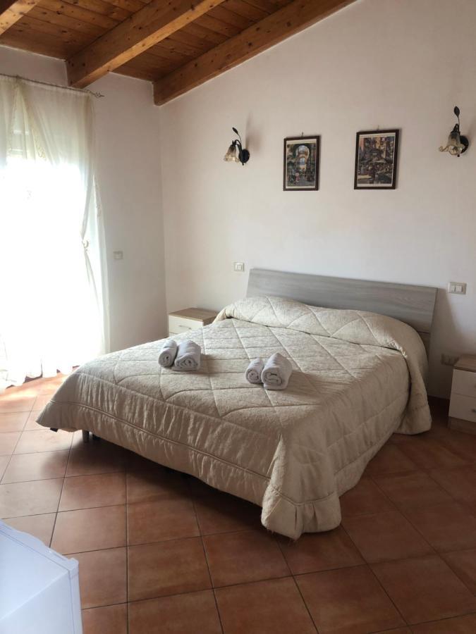 Bed & Breakfast Il Sentiero อาเจโรลา ภายนอก รูปภาพ